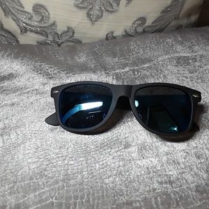 Classic Sunglasses _ Black frame